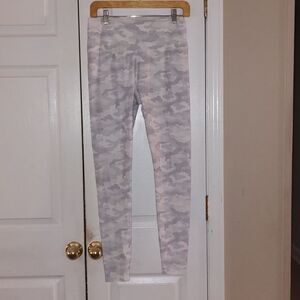 Scorpio Sol  camo camouflage  white gray leggings  Sz M
